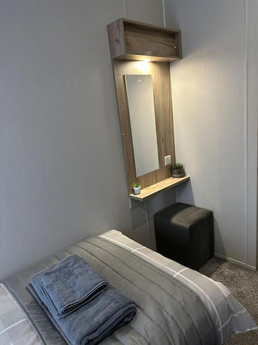Modern Lodge With Amazing Views New Quay Buitenkant foto